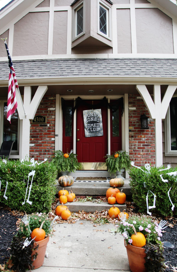 Funny Halloween Decorations For Outside [Funny Bones Comedy Club Yard ...