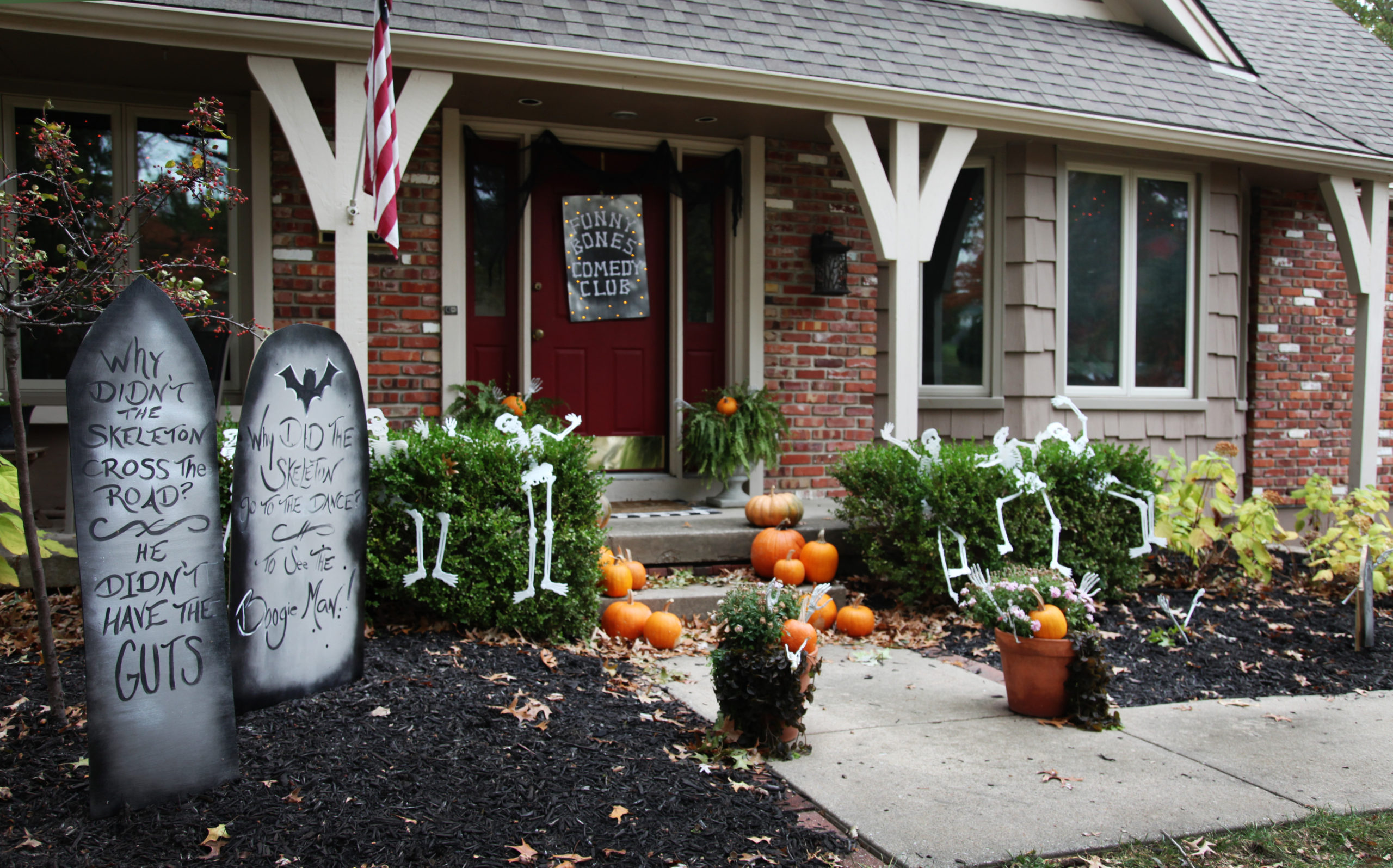 Outdoor Halloween Decorations that are Funny and Not Scary • Grand ...