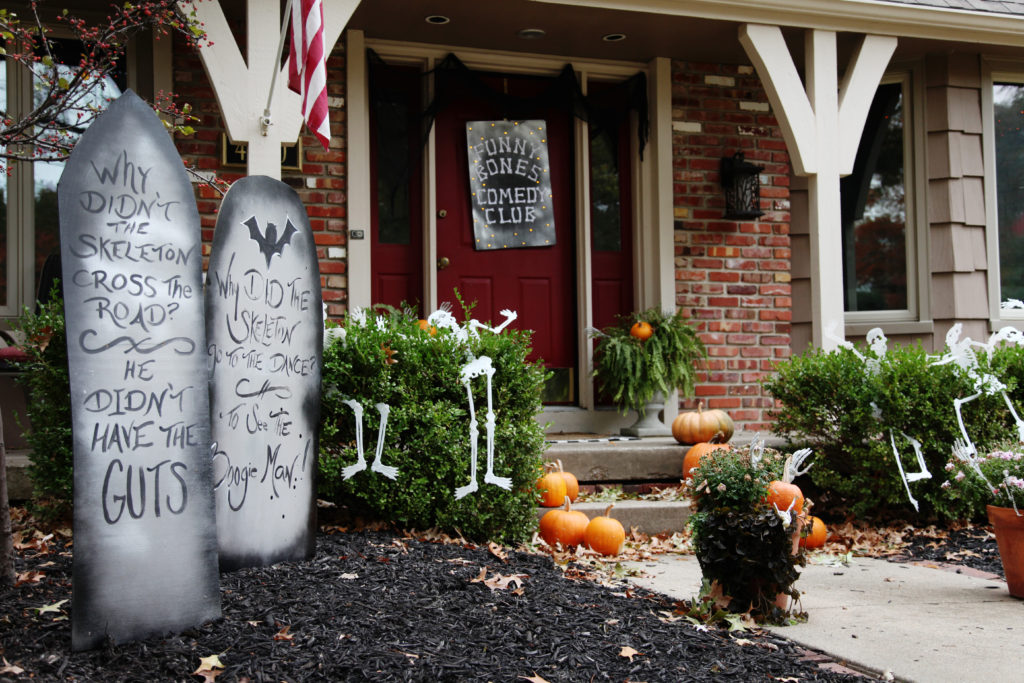 Funny Halloween Decorations For Outside [Funny Bones Comedy Club Yard ...